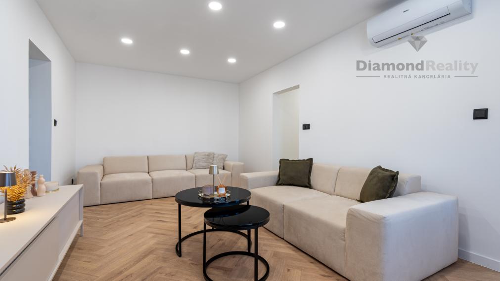 NA PREDAJ PEKNÝ A ZREKONŠTRUOVANÝ 3-IZBOVÝ BYT NA ULICI VÝSTAVBY, KOŠICE - ZÁPAD.