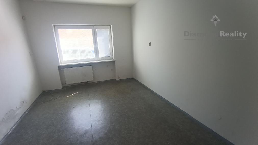 Na prenájom priestranná kancelária s parkovaním za skvelú cenu Nitra