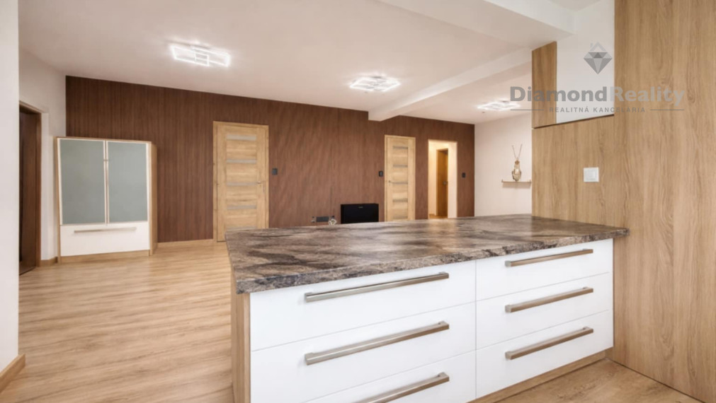 Na predaj 5-izbový bungalov , v obci Seňa