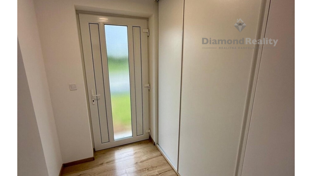 Na predaj 5-izbový bungalov , v obci Seňa