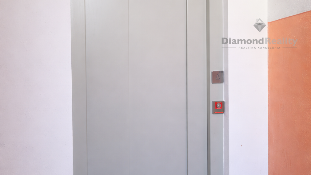 Na predaj 3-izbový byt nachádzajúci sa v meste Sobrance, ulica Tyršova