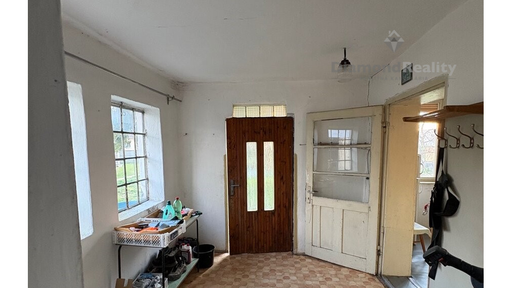 Na predaj rodinný dom so záhradou, blízo Trnavy, Malženice.