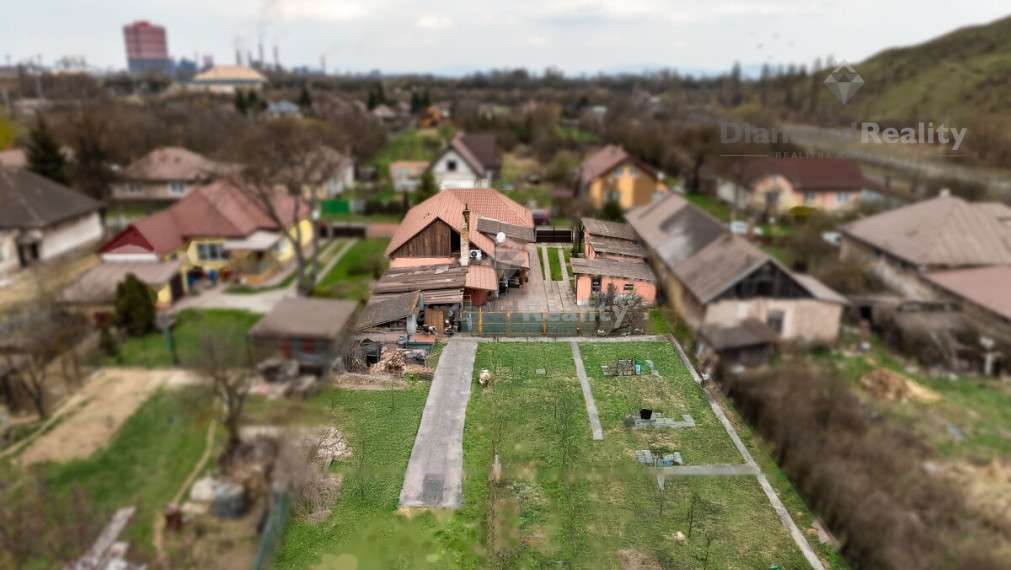 "REZERVOVANÝ" Na predaj 4 izbový rodinný dom Veľká Ida
