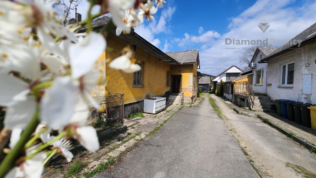 Nádherný STAVEBNÝ pozemok v centre obce Drienovská Nová Ves