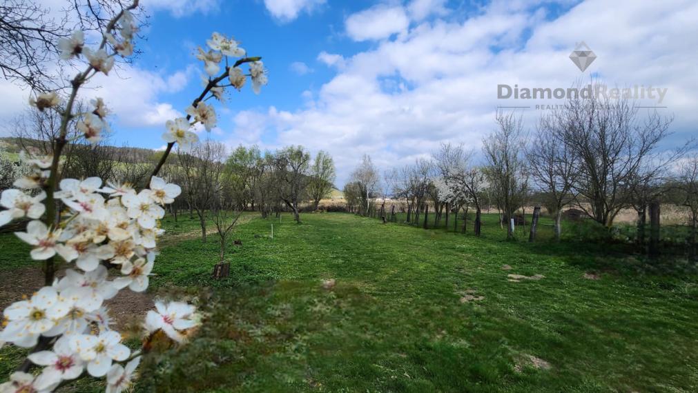 Nádherný STAVEBNÝ pozemok v centre obce Drienovská Nová Ves