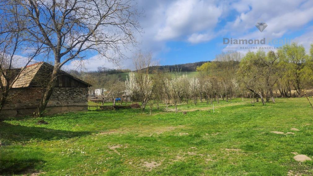 Nádherný STAVEBNÝ pozemok v centre obce Drienovská Nová Ves