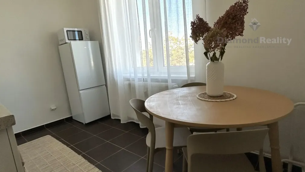 Na prenájom prerobený 2 izbový byt balkón Hospodárska Trnava