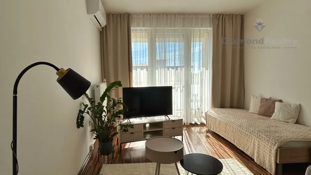 Na prenájom prerobený 2 izbový byt balkón Hospodárska Trnava