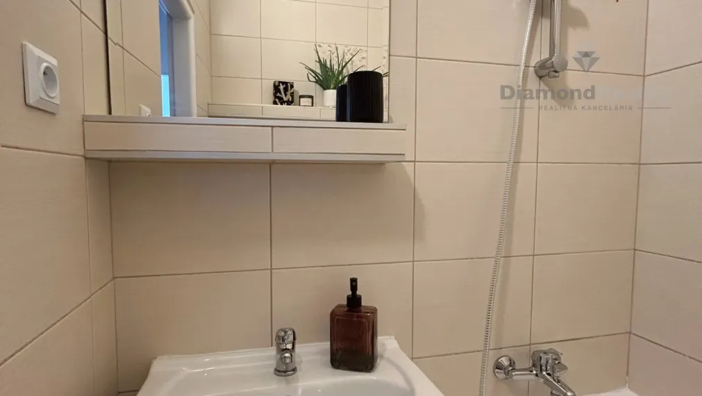 Na prenájom prerobený 2 izbový byt balkón Hospodárska Trnava