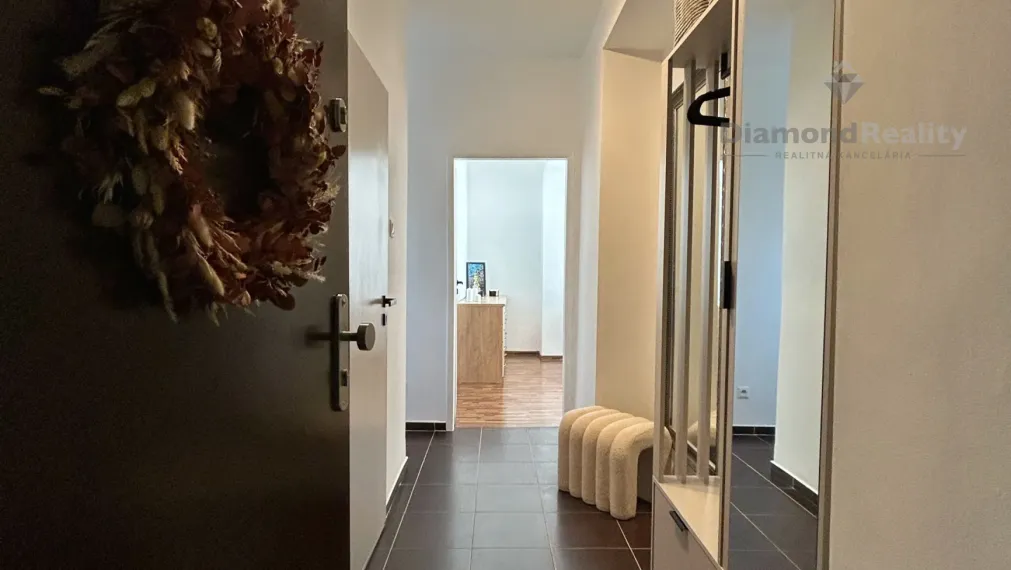 Na prenájom prerobený 2 izbový byt balkón Hospodárska Trnava