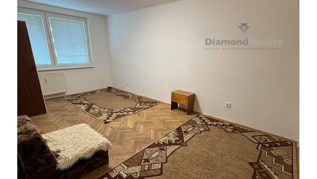 Na prenájom 3 izbový byt s balkónom, Robotnícka, Senica