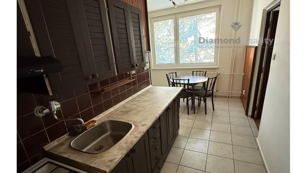 Na prenájom 3 izbový byt s balkónom, Robotnícka, Senica