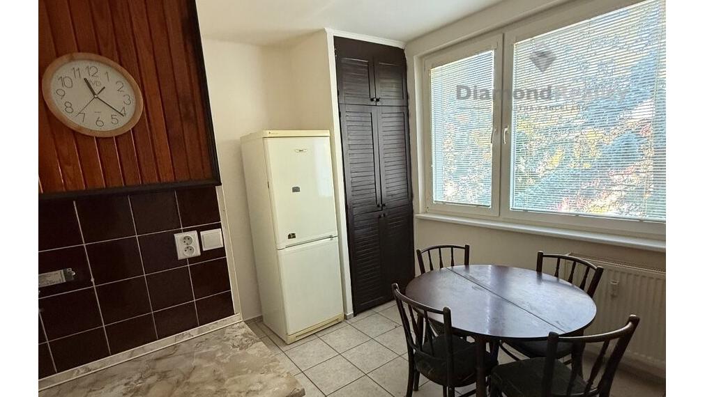 Na prenájom 3 izbový byt s balkónom, Robotnícka, Senica