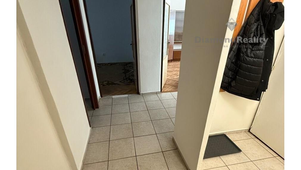 Na prenájom 3 izbový byt s balkónom, Robotnícka, Senica