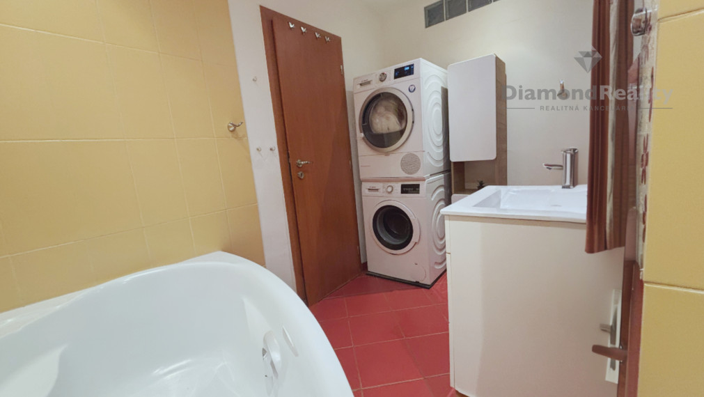 Na predaj 3 izbový byt, Kežmarská ulica, Košice - západ