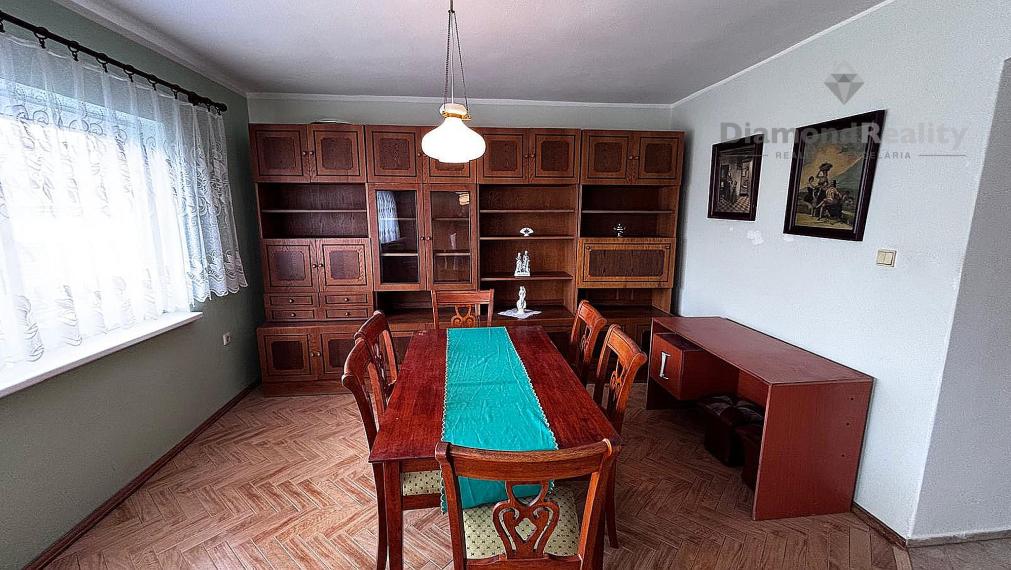 Na predaj veľký rodinný dom záhrada pri Hlohovci, Koplotovce.