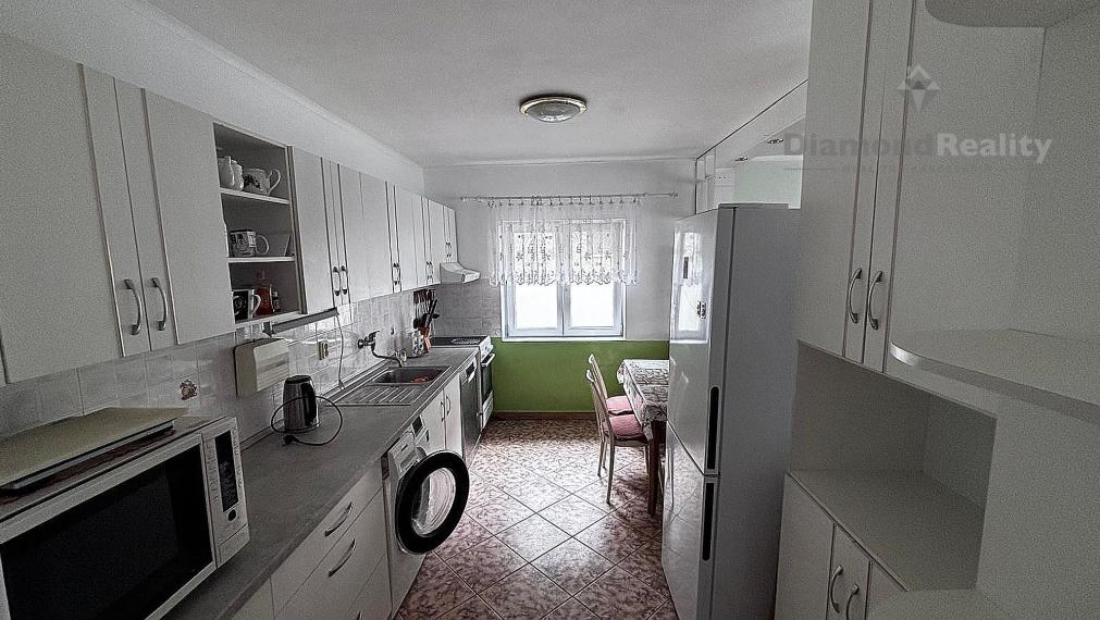 Na predaj veľký rodinný dom záhrada pri Hlohovci, Koplotovce.