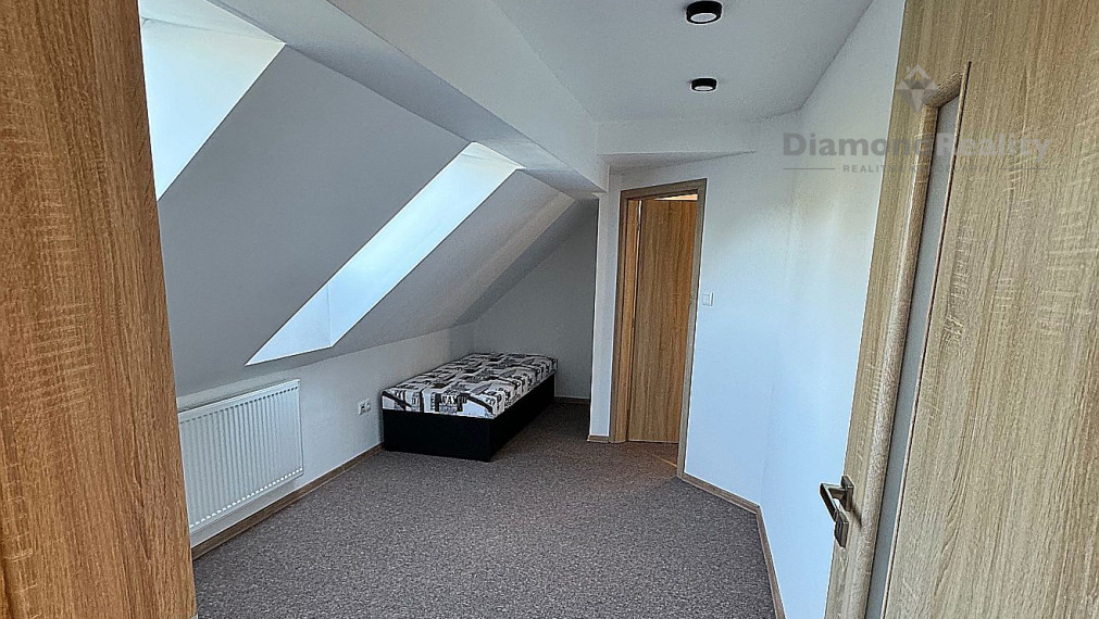 Na prenájom 3 izbový mezonet, v rodinnom dome, Jasná, Trnava.