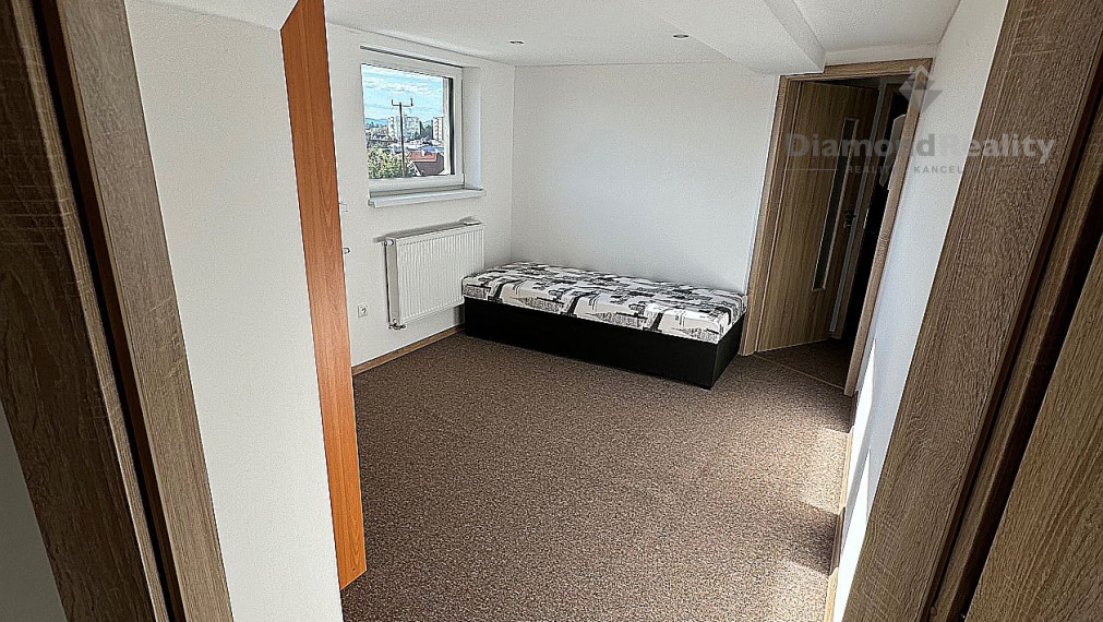 Na prenájom 3 izbový mezonet, v rodinnom dome, Jasná, Trnava.