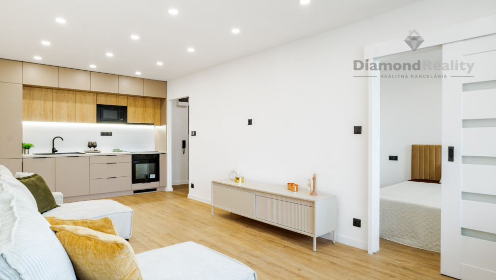 Na predaj 1,5 izbový byt po kompletnej rekonštrukcii, Bernolákova ulica, Košice - Západ