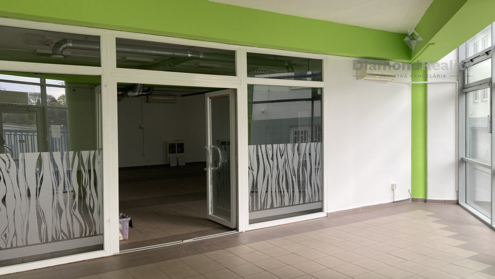 Na prenájom obchodný priestor 170 m² v Nitre – ideálne pri autobusovej stanici