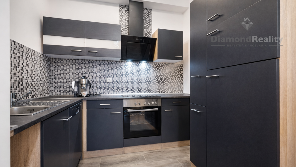 PREDAJ 2-IZBOVÉHO BYTU | ZELENÁ STRÁŇ | 1 PIVNICA | TERASA | VNÚTORNÉ PARKOVANIE