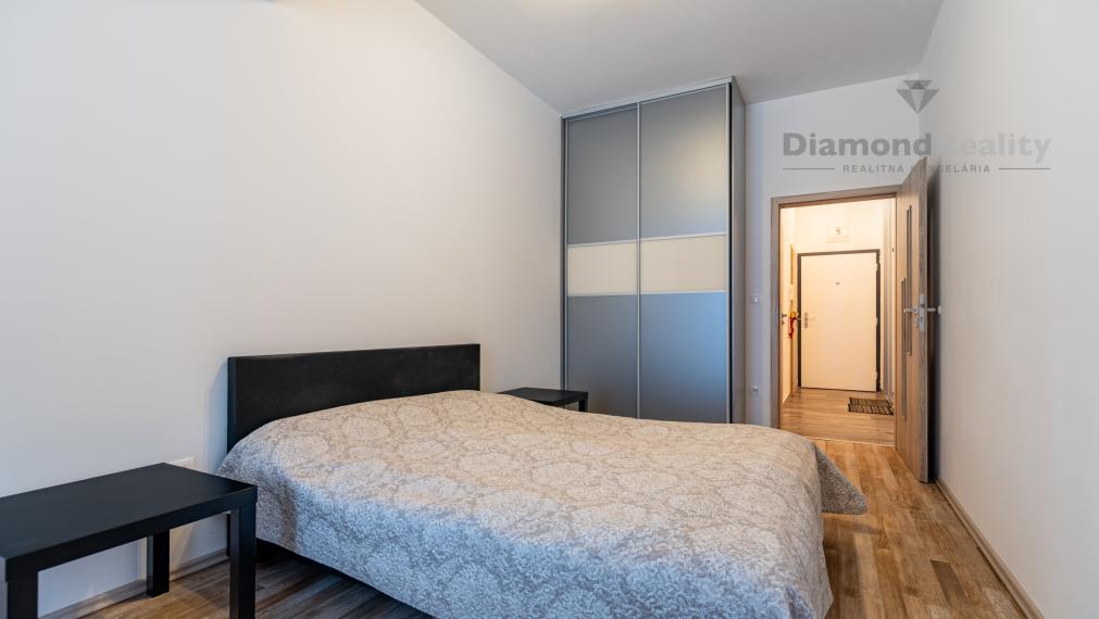 PREDAJ 2-IZBOVÉHO BYTU | ZELENÁ STRÁŇ | 1 PIVNICA | TERASA | VNÚTORNÉ PARKOVANIE