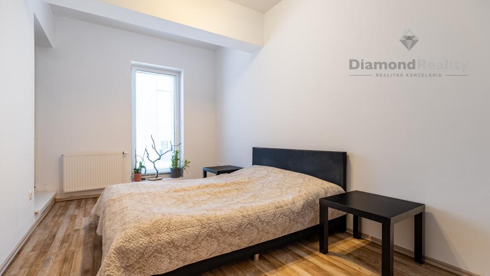 PREDAJ 2-IZBOVÉHO BYTU | ZELENÁ STRÁŇ | 1 PIVNICA | TERASA | VNÚTORNÉ PARKOVANIE