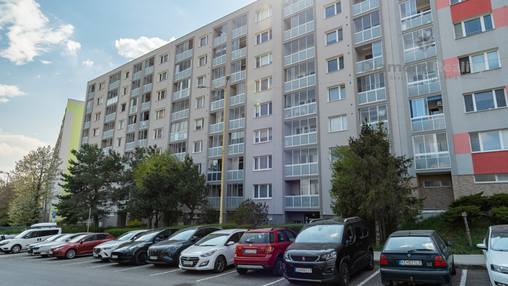 NA PRENÁJOM ZARIADENÝ A ZREKONŠTRUOVANÝ 2 IZBOVÝ BYT S LODŽIOU