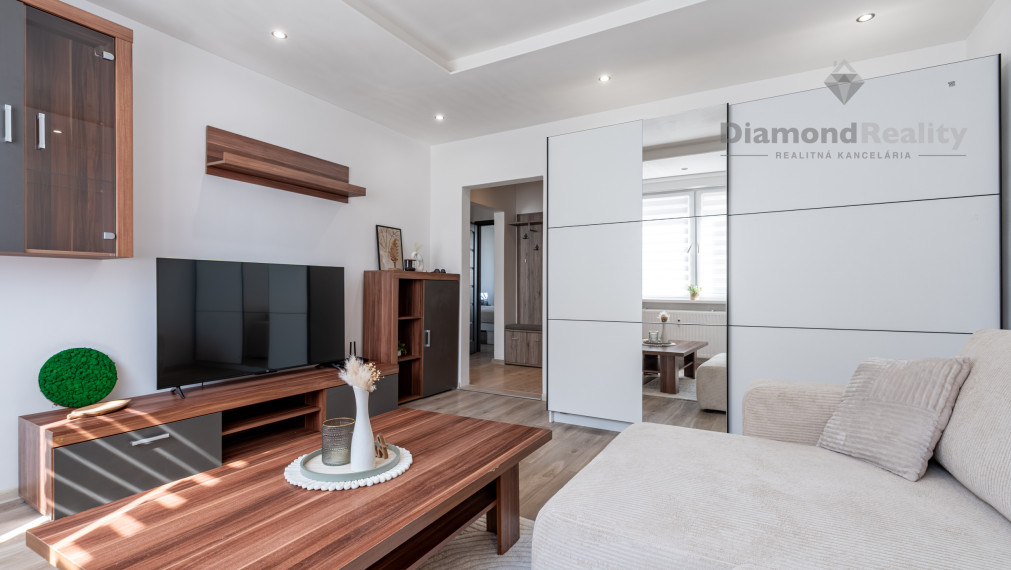 NA PRENÁJOM ZARIADENÝ A ZREKONŠTRUOVANÝ 2 IZBOVÝ BYT S LODŽIOU