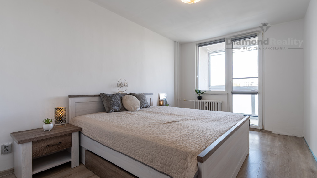 NA PRENÁJOM ZARIADENÝ A ZREKONŠTRUOVANÝ 2 IZBOVÝ BYT S LODŽIOU