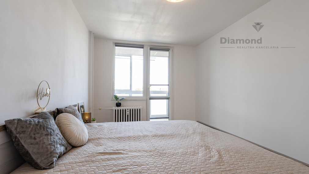 NA PRENÁJOM ZARIADENÝ A ZREKONŠTRUOVANÝ 2 IZBOVÝ BYT S LODŽIOU