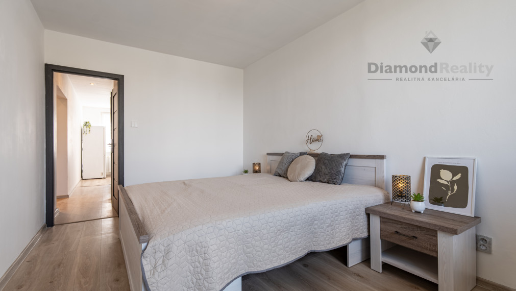 NA PRENÁJOM ZARIADENÝ A ZREKONŠTRUOVANÝ 2 IZBOVÝ BYT S LODŽIOU