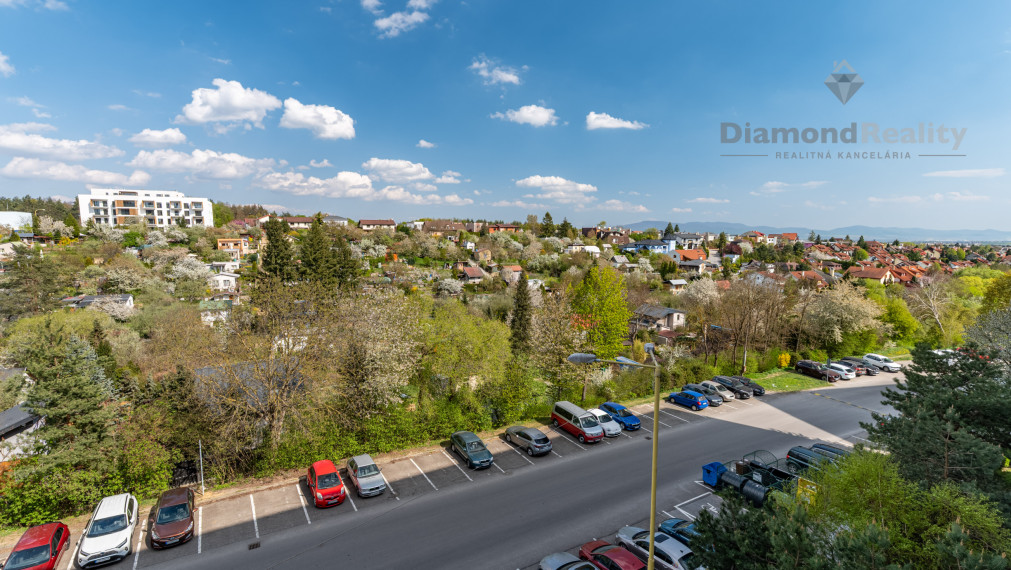 NA PRENÁJOM ZARIADENÝ A ZREKONŠTRUOVANÝ 2 IZBOVÝ BYT S LODŽIOU