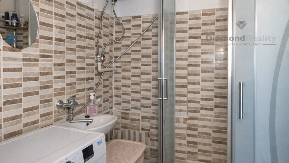 NA PREDAJ 3 IZBOVÝ BYT PO REKONŠTRUKCII | 64 m² | PRAKOVCE