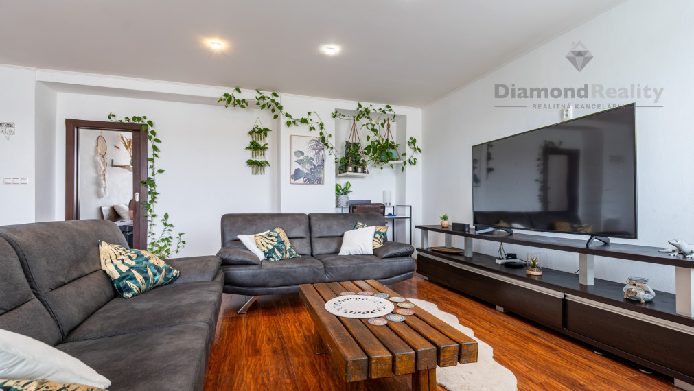 NA PREDAJ 2 IZBOVÝ TEHLOVÝ BYT S VEĽKORYSOU VÝMEROU