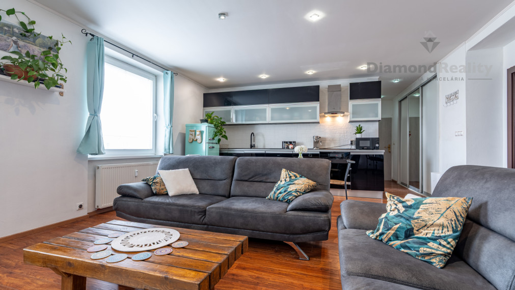 NA PREDAJ 2 IZBOVÝ TEHLOVÝ BYT S VEĽKORYSOU VÝMEROU