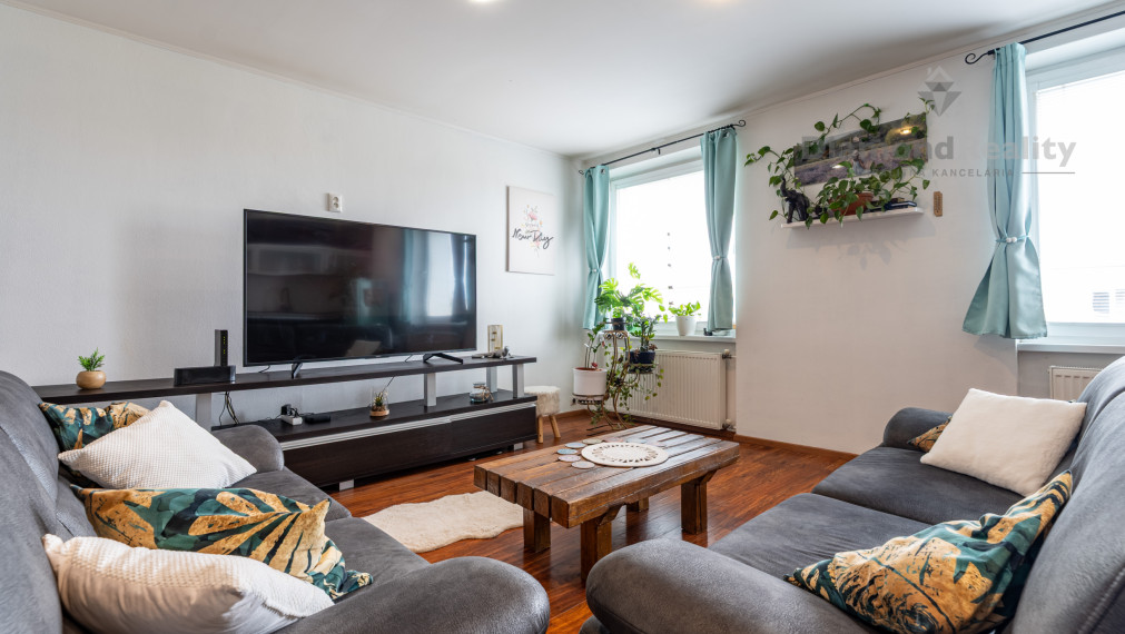 NA PREDAJ 2 IZBOVÝ TEHLOVÝ BYT S VEĽKORYSOU VÝMEROU