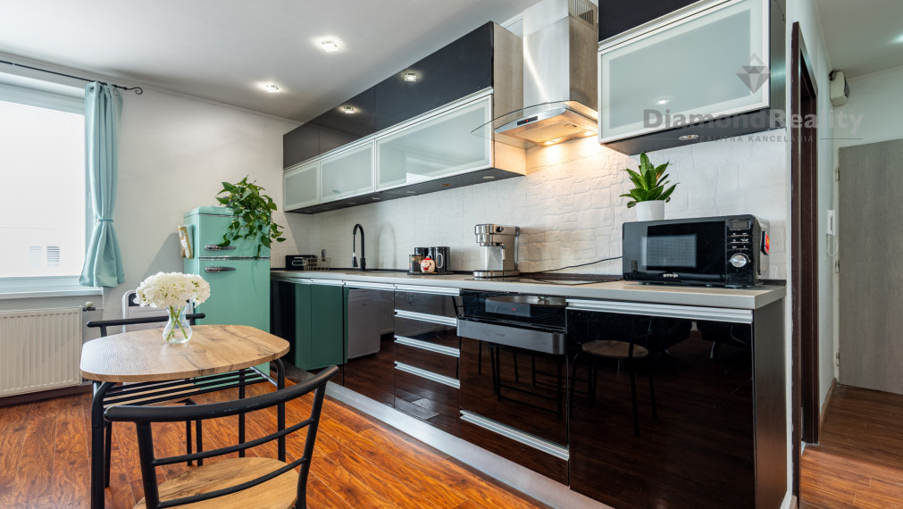 NA PREDAJ 2 IZBOVÝ TEHLOVÝ BYT S VEĽKORYSOU VÝMEROU