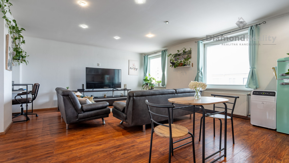 NA PREDAJ 2 IZBOVÝ TEHLOVÝ BYT S VEĽKORYSOU VÝMEROU