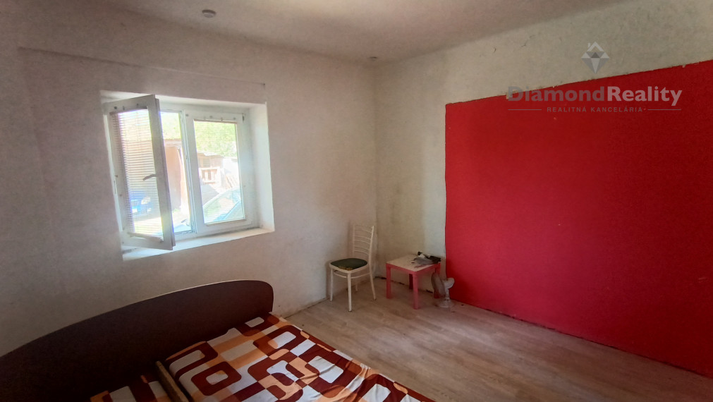 NA PREDAJ: ŠTARTOVACÍ DOM ALEBO INVESTIČNÁ PRÍLEŽITOSŤ VO VRÁBĽOCH – ZA VÝBORNÚ CENU!