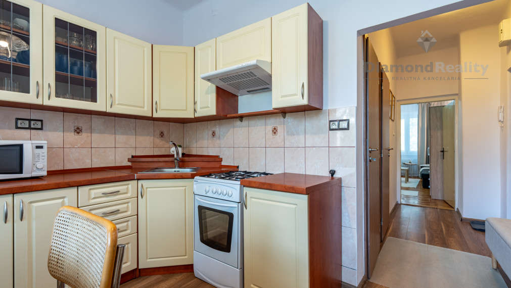 NA PRENÁJOM 1 IZBOVÝ BYT VO VÝBORNEJ A TICHEJ LOKALITE