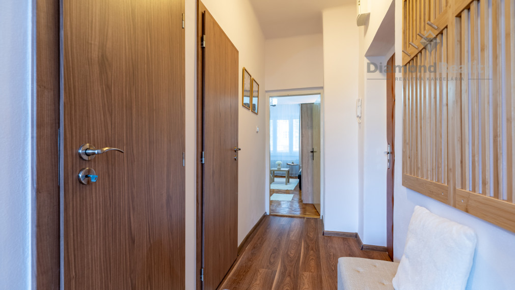 NA PRENÁJOM 1 IZBOVÝ BYT VO VÝBORNEJ A TICHEJ LOKALITE