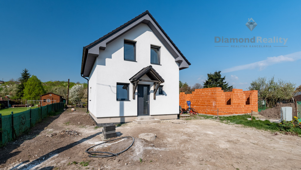 NA PREDAJ 4 IZBOVÁ NOVOSTAVBA S KRÁSNYM POZEMKOM 381m² | OBEC SEŇA | 15 MINÚT OD KOŠÍC