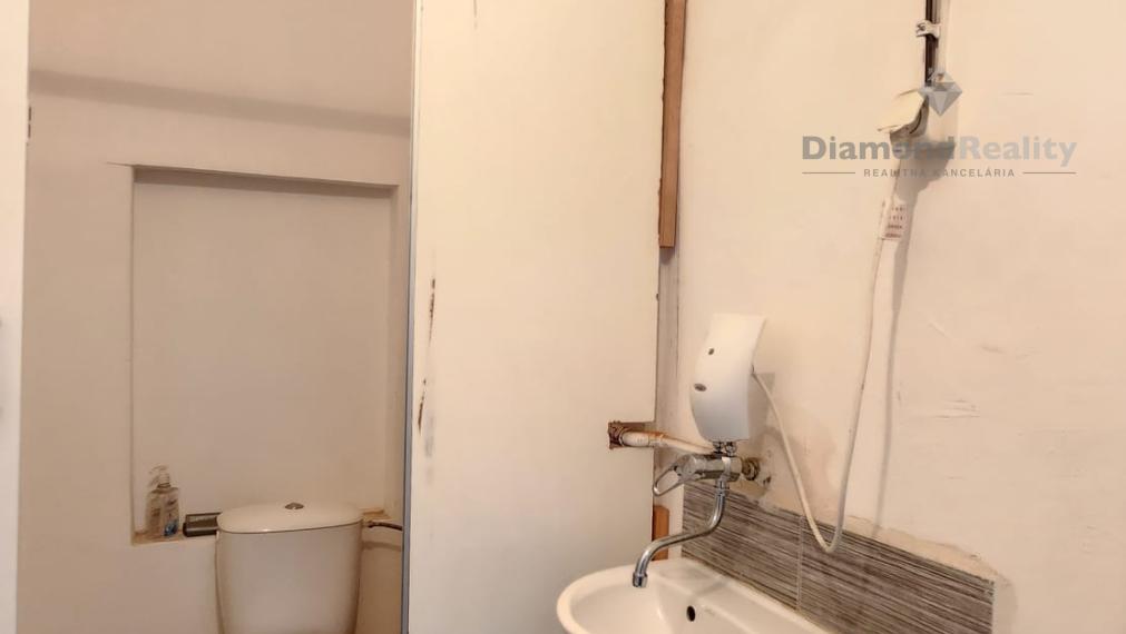 IDEÁLNY Sklad s kanceláriou a nakladacou rampou 631 m2 - E 23