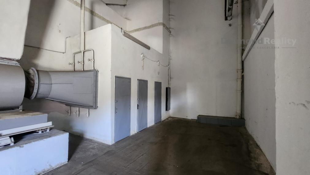 IDEÁLNY Sklad s kanceláriou a nakladacou rampou 631 m2 - E 23