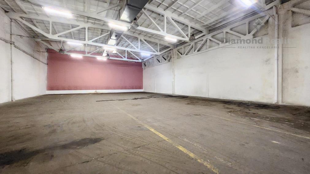 IDEÁLNY Sklad s kanceláriou a nakladacou rampou 631 m2 - E 23