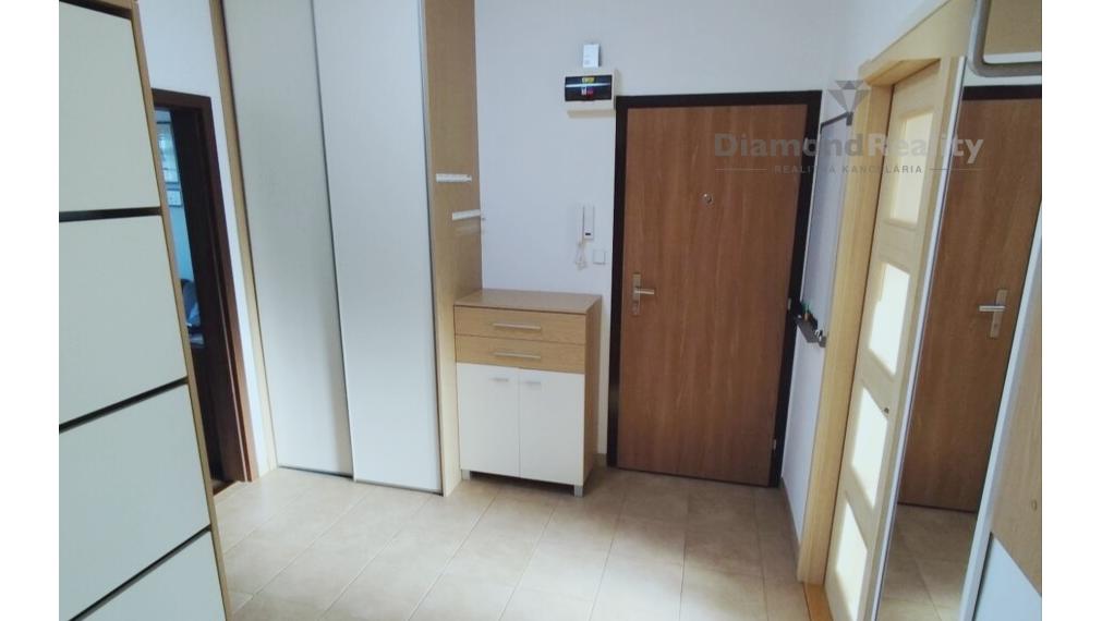 Na predaj 3 izbový byt ,Denešova ulica, Košice - KVP