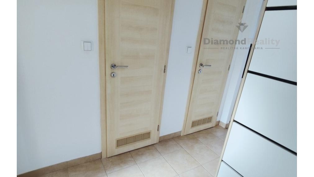 Na predaj 3 izbový byt ,Denešova ulica, Košice - KVP