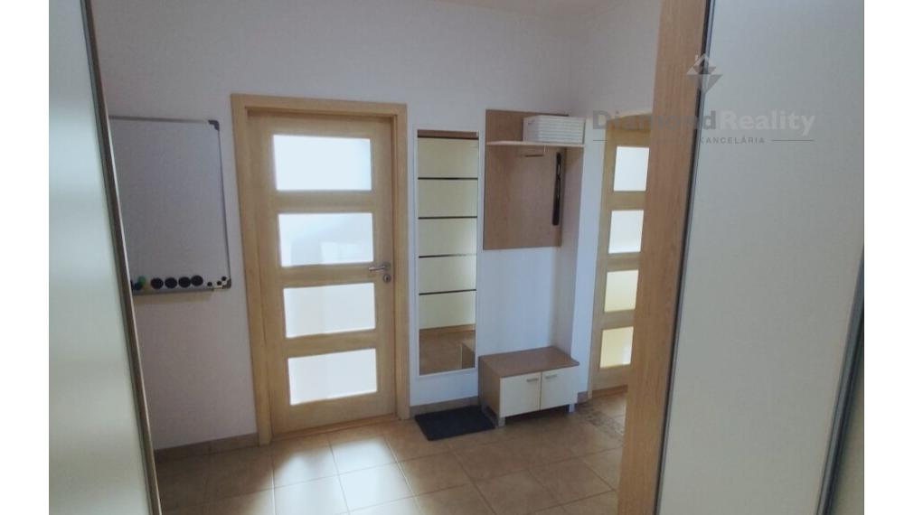 Na predaj 3 izbový byt ,Denešova ulica, Košice - KVP